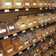 Photo of grocery store aisle with pre-packaged bulk foods