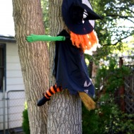 Free photo of a funny Halloween decoration of a witch flying into a tree