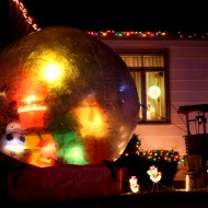 Christmas snow globe yard decoration - free high resolution photo