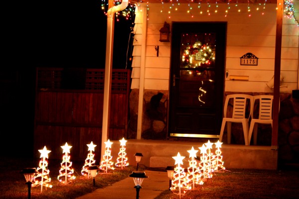 Christmas Tree Lights and Wreath - Free high resolution photo