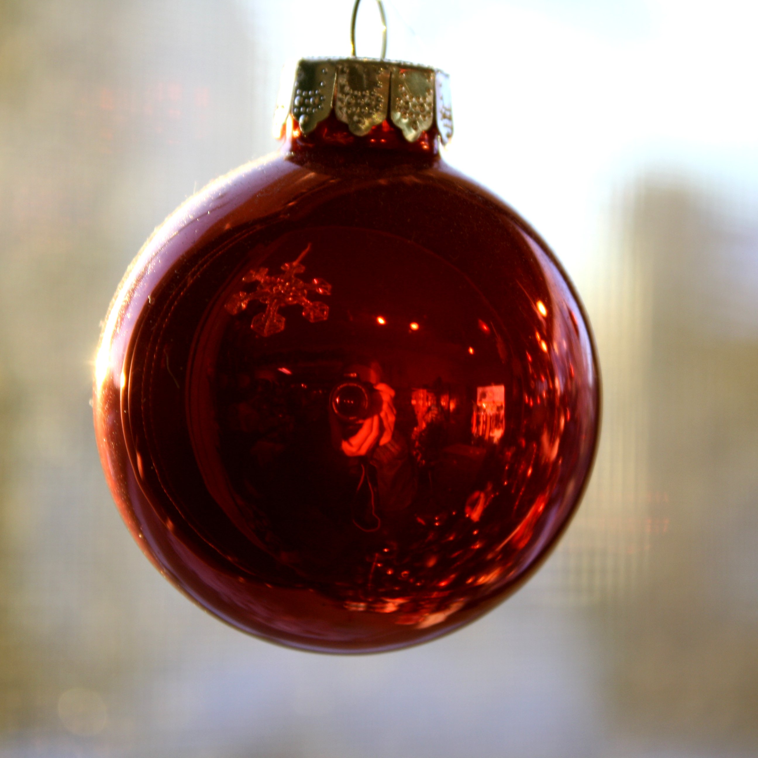 Gallery For > Shiny Red Christmas Ornament