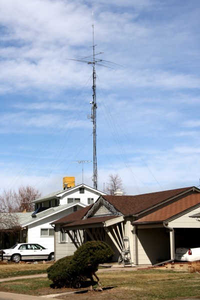 House with Giant Amateur Radio Antenna - Free High Resolution Photo