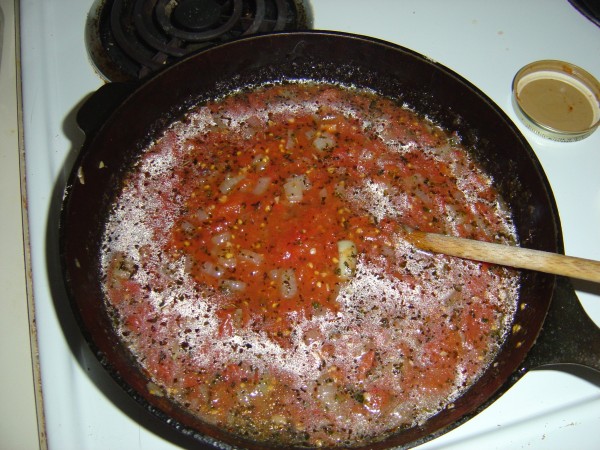 photo of marinara sauce cooking on the stove top