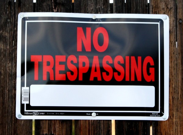 Free photo of no trespassing sign