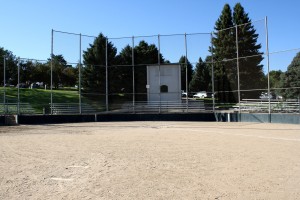 Free photo of a baseball infield and backstop