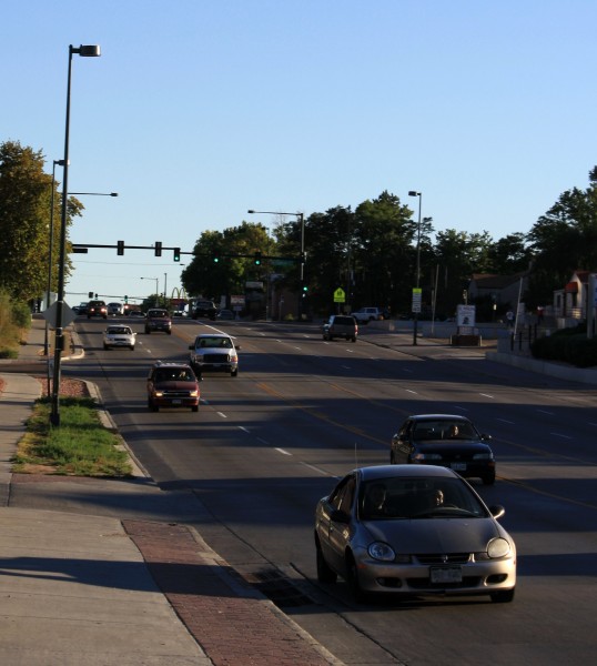 Free photo of cars driving on a street