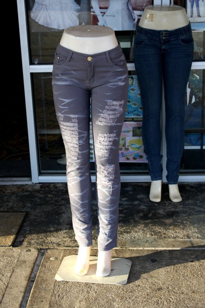 free high resolution photo of mannequins wearing jeans