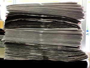 free high resolution photo of a stack of newspapers