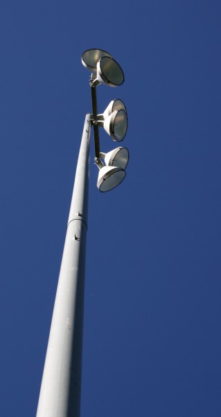 Free photo of stadium lights on a tall pole