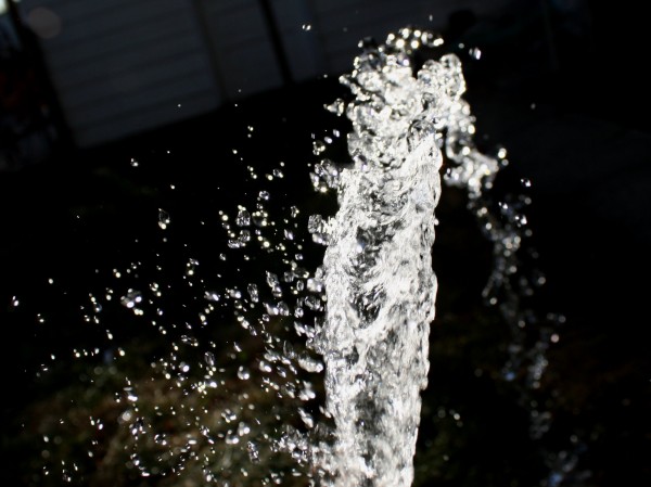Spray of water - free high resolution photo