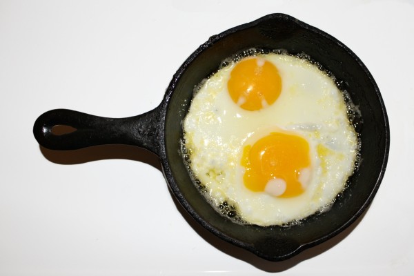 Fried Eggs Sunny Side Up in Cast Iron Skillet - Free High Resolution Photo