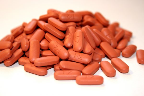 Ibuprofen Caplets - Free High Resolution Photo 